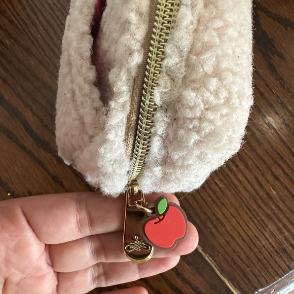 Hello Kitty Cream Fleece Make up Pouch - Picture 5 of 16